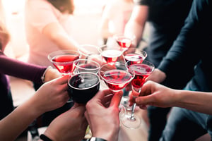 birthday-party-group-of-friends-celebrating_free_stock_photos_picjumbo_DSC07465-1570x1047