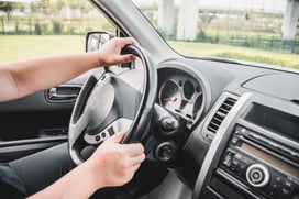 hands-holding-the-steering-wheel_1088-623.jpg