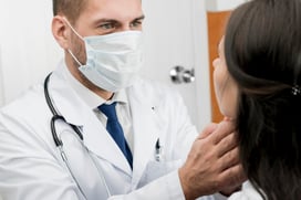 medic-man-examining-patient_23-2147767661.jpg
