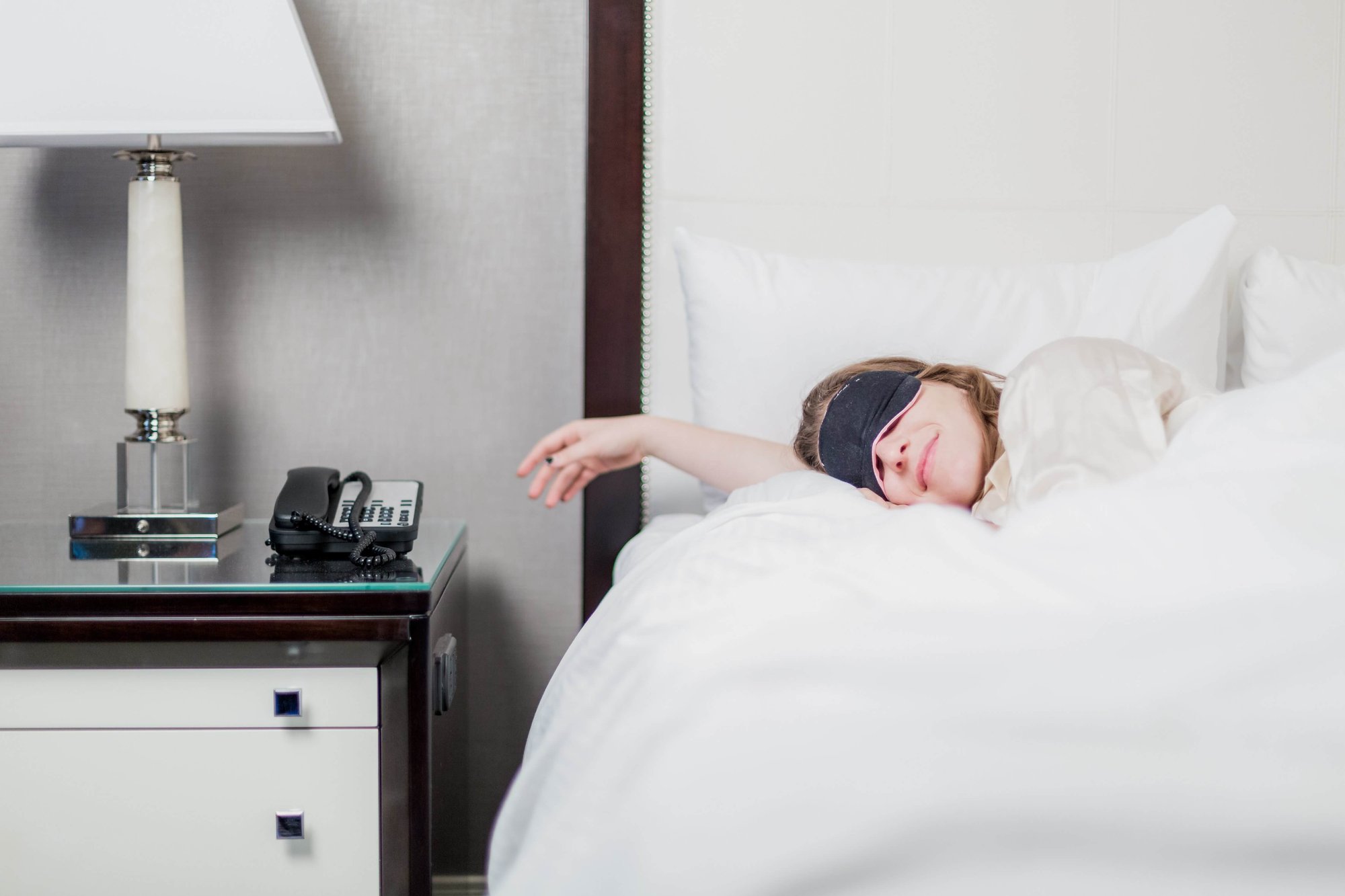 woman-sleeping-in-hotel-room_4460x4460